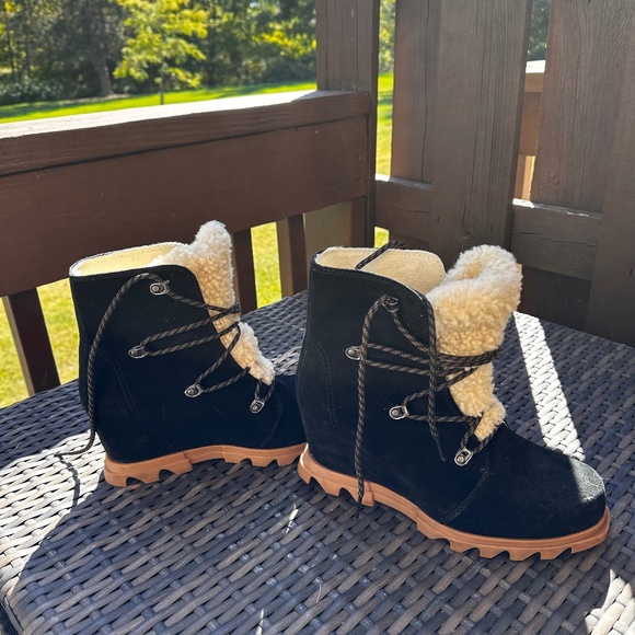 Sorel Joan of Article Black Suede - Picture 1 of 5